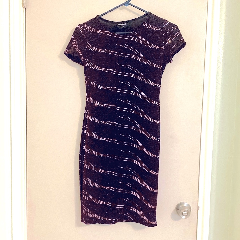 Bebe short sleeve body con sequin Bebe dress NWOT